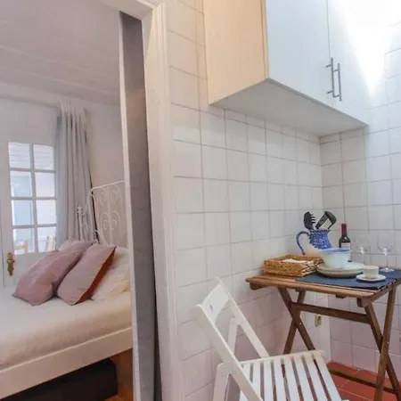Cozy Apartment In The Center Of Lisbon Apartment